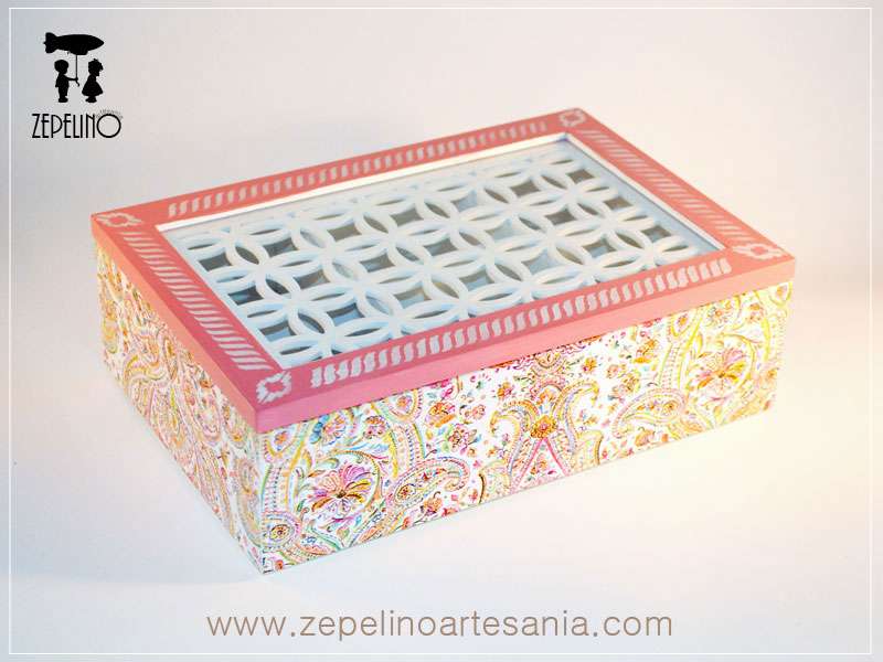 Caja rosa y cristal